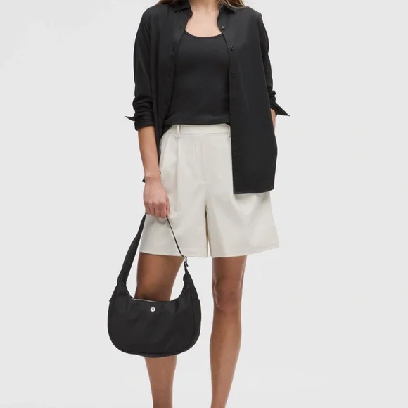 NWT Lululemon City Essentials Shoulder Bag 4L Black - Picture 6 of 8